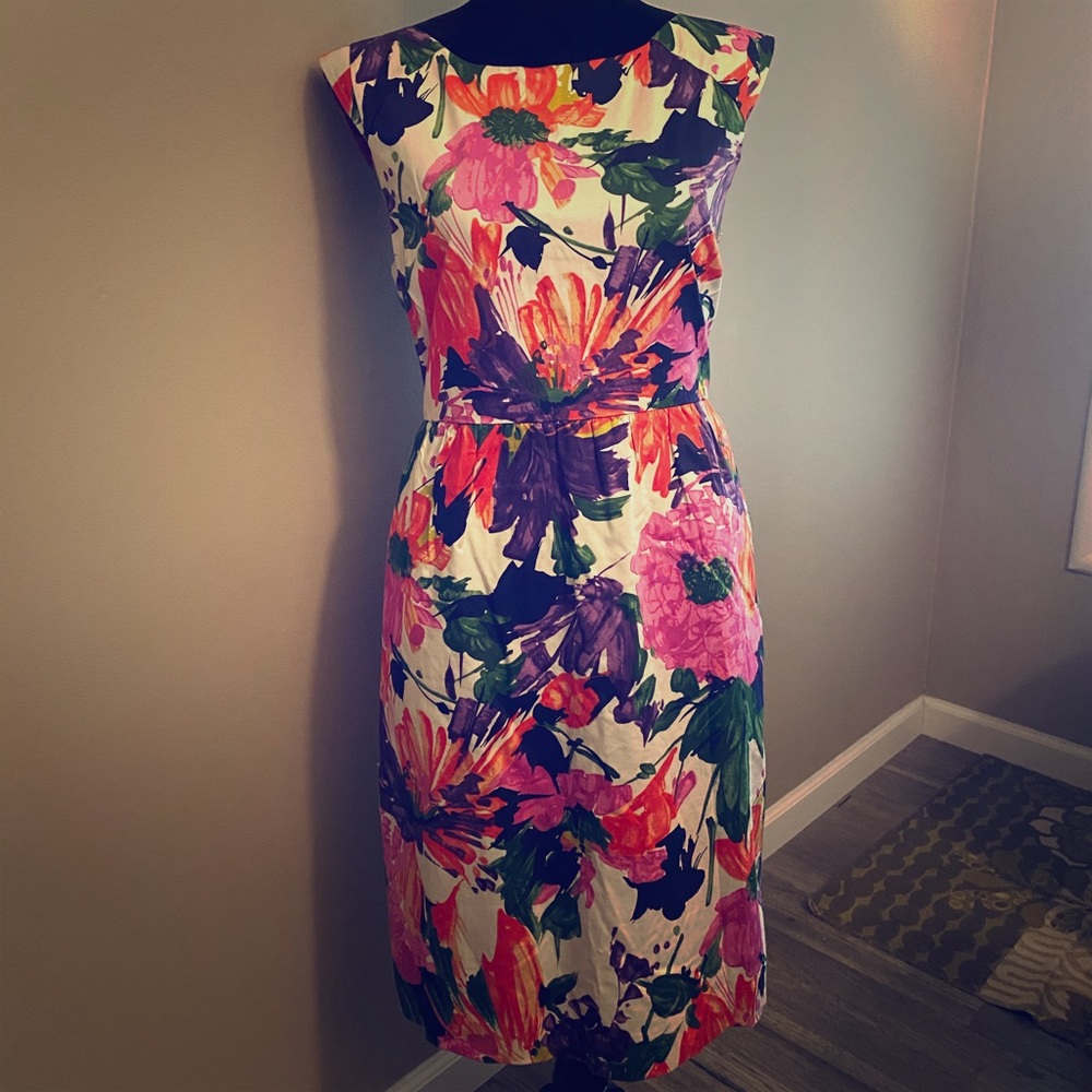 Jcrew knee length dress with pockets and zip back!